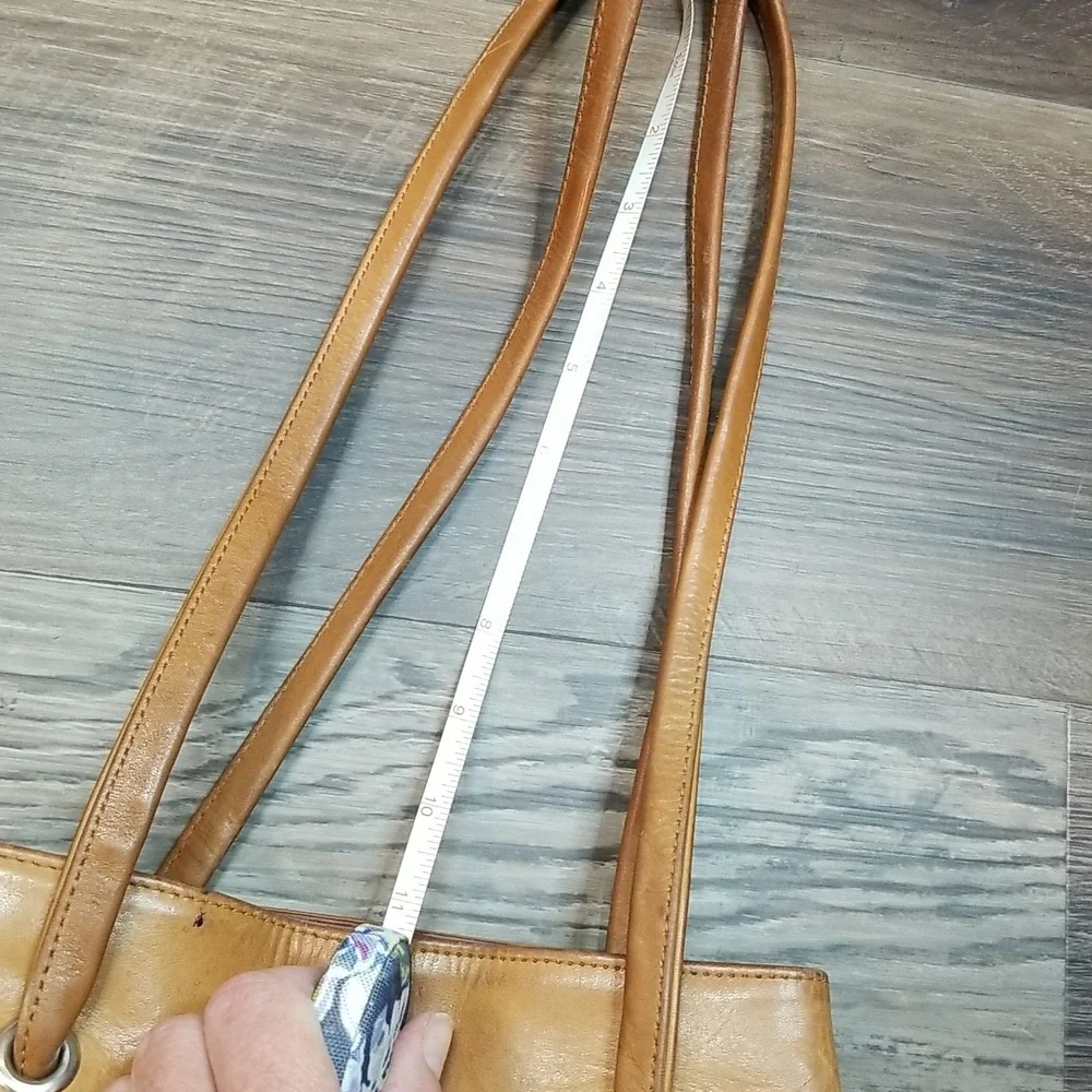 American West leather handbag. Bow front bag. - Picture 8 of 12